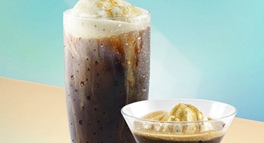 Starbucks, soğuk kahve deneyimini dondurmayla taçlandırıyor