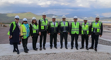 Avrupa'nın en büyük sera kümelenmelerinden biri Dikili'de yükseliyor